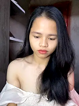 Snapshot of Hana-44 chatting on 12.15.25 Hana-44 online show from 12.15.25