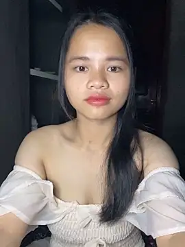 Snapshot of Hana-44 chatting on 12.17.25 Hana-44 online show from 12.17.25