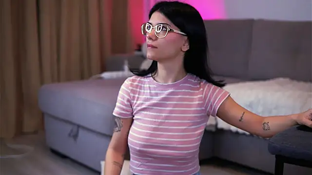 HotMollyX online show from 04.30.26
