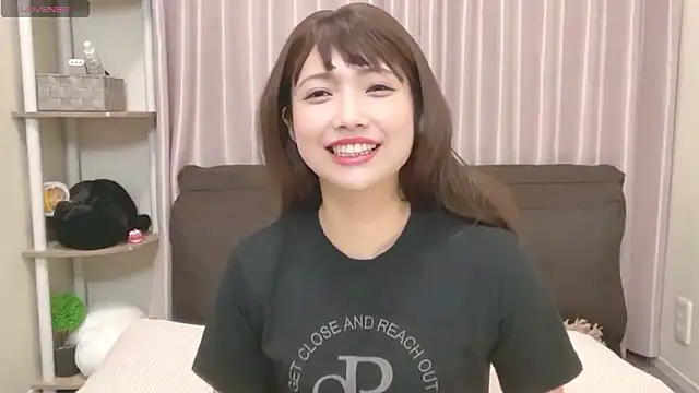 Snapshot of Ruu-chaaan chatting on 10.24.25 Ruu-chaaan online show from 10.24.25