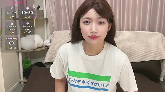 Snapshot of Ruu-chaaan chatting on 12.03.25 Ruu-chaaan online show from 12.03.25