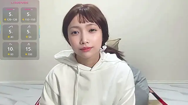 Snapshot of Ruu-chaaan chatting on 12.05.25 Ruu-chaaan online show from 12.05.25