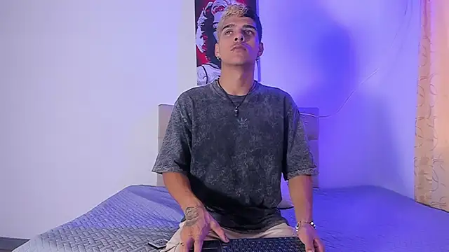 Snapshot of wyatt_3 chatting on 09.12.25 wyatt 3 online show from 09.12.25