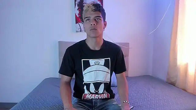 Snapshot of wyatt_3 chatting on 09.15.25 wyatt 3 online show from 09.15.25