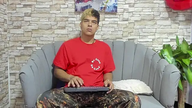 Snapshot of wyatt_3 chatting on 09.16.25 wyatt 3 online show from 09.16.25