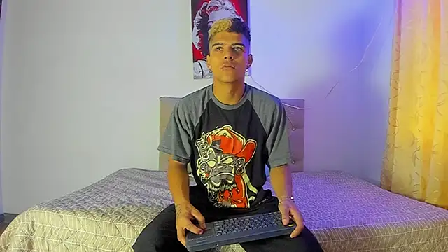 Snapshot of wyatt_3 chatting on 09.18.25 wyatt 3 online show from 09.18.25