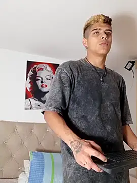 Snapshot of wyatt_3 chatting on 09.20.25 wyatt 3 online show from 09.20.25