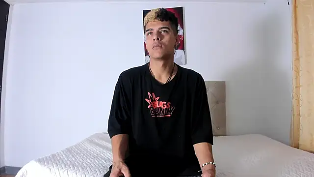 Snapshot of wyatt_3 chatting on 09.22.25 wyatt 3 online show from 09.22.25