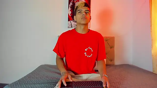 Snapshot of wyatt_3 chatting on 09.27.25 wyatt 3 online show from 09.27.25