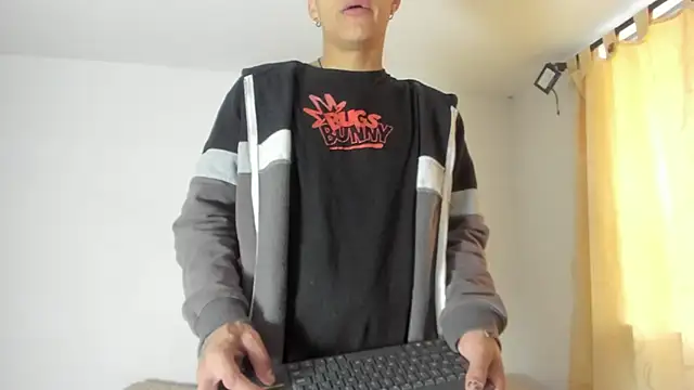 Snapshot of wyatt_3 chatting on 10.02.25 wyatt 3 online show from 10.02.25