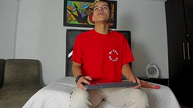 Snapshot of wyatt_3 chatting on 10.18.25 wyatt 3 online show from 10.18.25