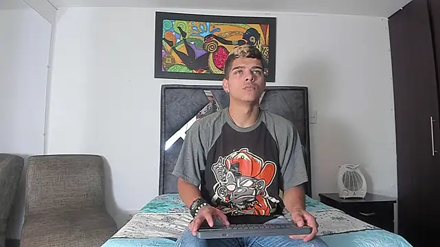 Snapshot of wyatt_3 chatting on 10.24.25 wyatt 3 online show from 10.24.25