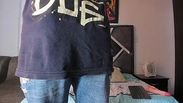 Snapshot of wyatt_3 chatting on 10.26.25 wyatt 3 online show from 10.26.25