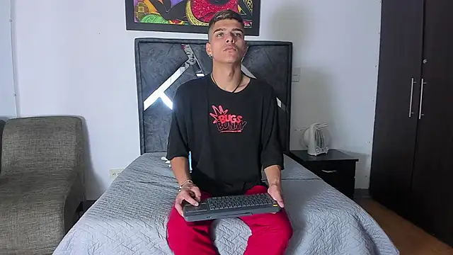 Snapshot of wyatt_3 chatting on 10.27.25 wyatt 3 online show from 10.27.25