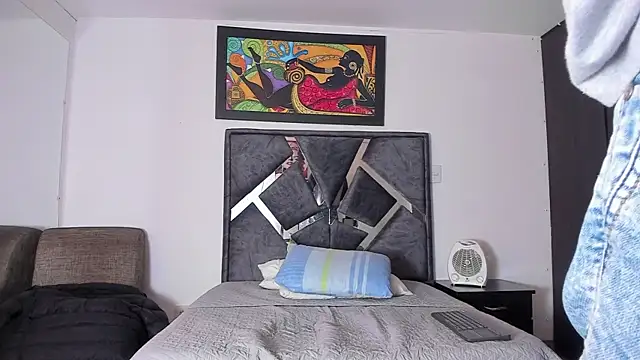 Snapshot of wyatt_3 chatting on 10.28.25 wyatt 3 online show from 10.28.25