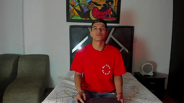 Snapshot of wyatt_3 chatting on 11.04.25 wyatt 3 online show from 11.04.25