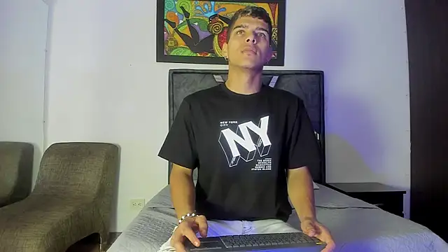 Snapshot of wyatt_3 chatting on 11.07.25 wyatt 3 online show from 11.07.25