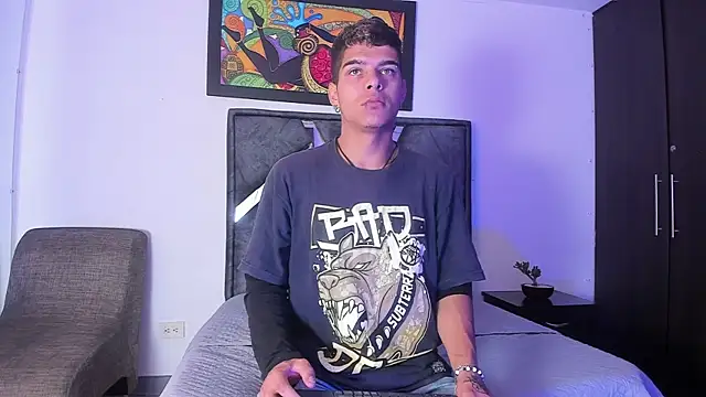 Snapshot of wyatt_3 chatting on 11.11.25 wyatt 3 online show from 11.11.25