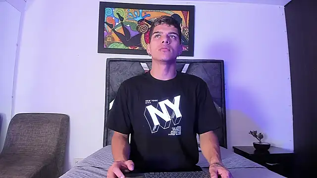 Snapshot of wyatt_3 chatting on 11.12.25 wyatt 3 online show from 11.12.25