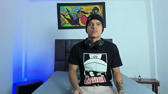 Snapshot of wyatt_3 chatting on 11.17.25 wyatt 3 online show from 11.17.25