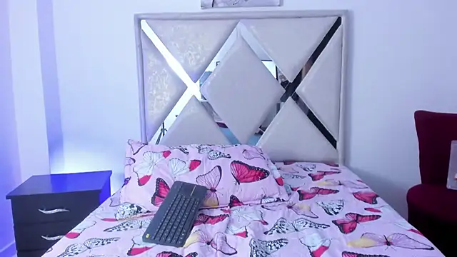 Snapshot of wyatt_3 chatting on 11.25.25 wyatt 3 online show from 11.25.25