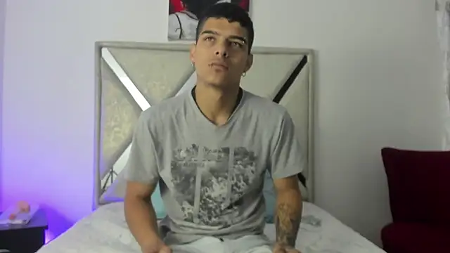 Snapshot of wyatt_3 chatting on 11.26.25 wyatt 3 online show from 11.26.25