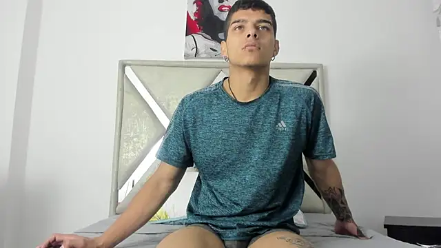 Snapshot of wyatt_3 chatting on 12.02.25 wyatt 3 online show from 12.02.25