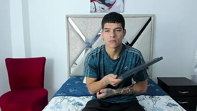 Snapshot of wyatt_3 chatting on 12.15.25 wyatt 3 online show from 12.15.25