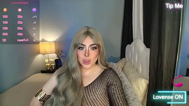 Snapshot of Unforgettable_Maria chatting on 11.11.25 Unforgettable Maria online show from 11.11.25