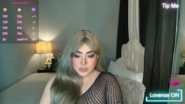 Snapshot of Unforgettable_Maria chatting on 11.23.25 Unforgettable Maria online show from 11.23.25