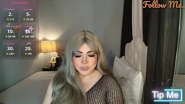 Snapshot of Unforgettable_Maria chatting on 11.27.25 Unforgettable Maria online show from 11.27.25