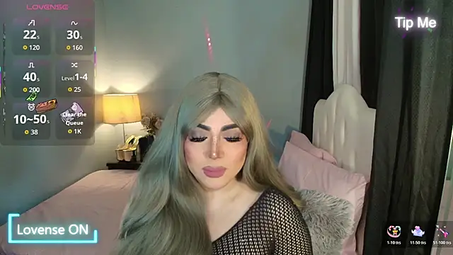 Snapshot of Unforgettable_Maria chatting on 12.16.25 Unforgettable Maria online show from 12.16.25