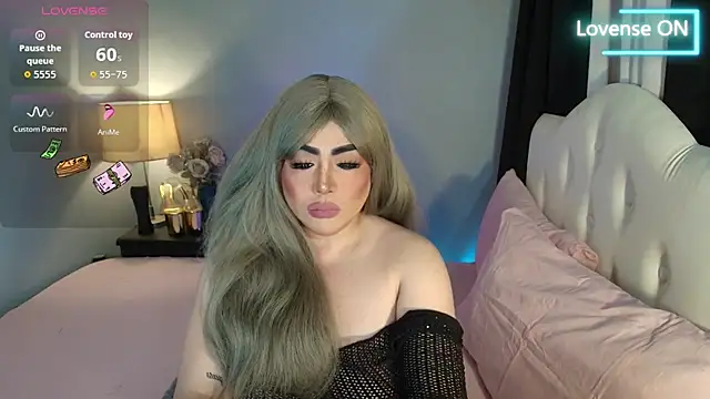 Snapshot of Unforgettable_Maria chatting on 04.14.26 Unforgettable Maria online show from 04.14.26