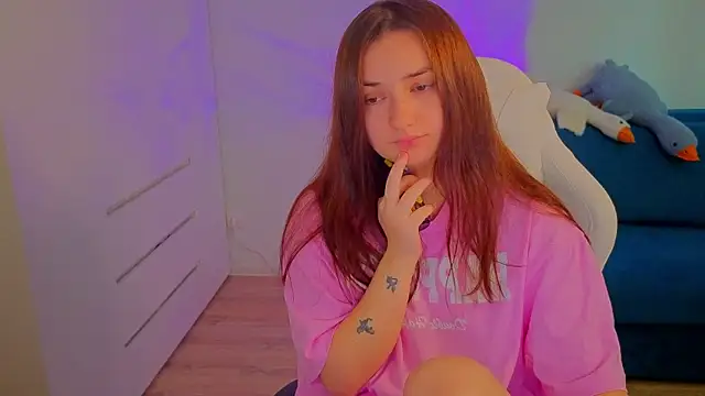 Snapshot of Lelia_Vibe chatting on 10.05.25 Lelia Vibe online show from 10.05.25