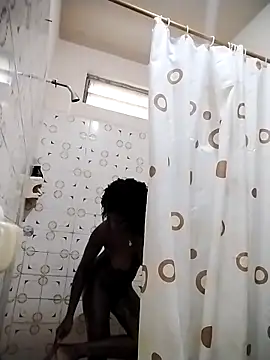 Snapshot of oshun_0 chatting on 10.20.25 oshun 0 online show from 10.20.25