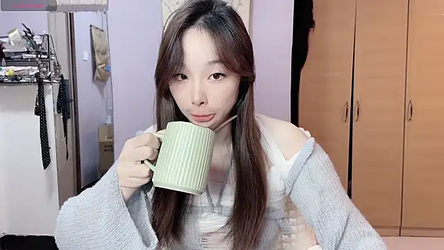 Y2Luvk online show from 11.10.25