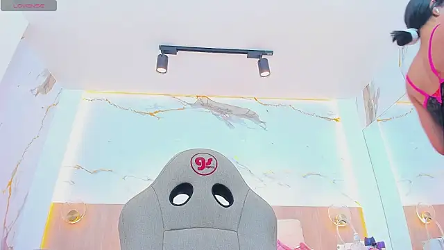 valirya devote online show from 12.18.25