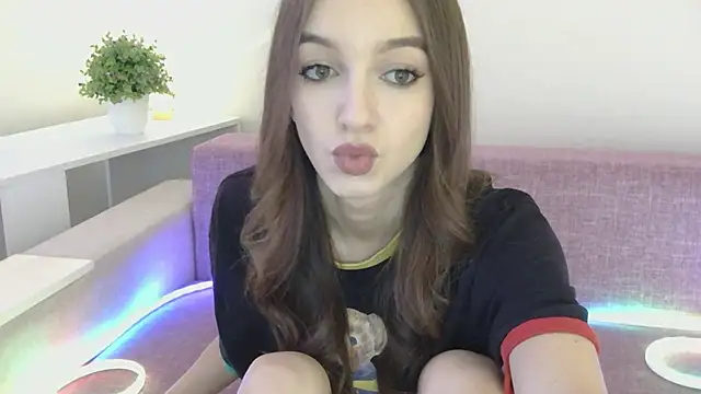 Snapshot of NotSoSweetDasha chatting on 11.17.25 NotSoSweetDasha online show from 11.17.25