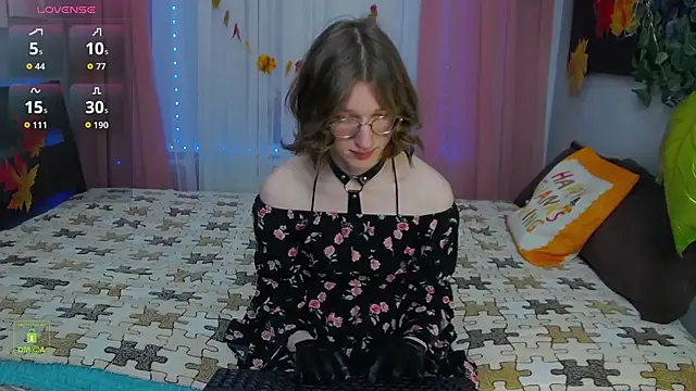 Snapshot of Masuzy chatting on 11.23.25 Masuzy online show from 11.23.25