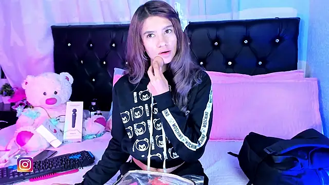 Snapshot of Sofiia_cute_ chatting on 11.20.25 Sofiia cute online show from 11.20.25