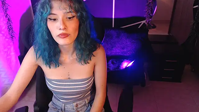 Snapshot of LITTLENAMI_ chatting on 10.18.25 LITTLENAMI  online show from 10.18.25