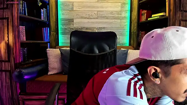 Donovan Desmond online show from 02.05.26