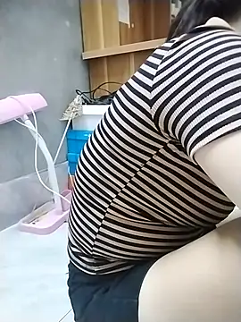 Snapshot of Mie_rose chatting on 10.12.25 Mie rose online show from 10.12.25