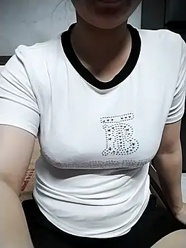 Snapshot of Mie_rose chatting on 10.18.25 Mie rose online show from 10.18.25