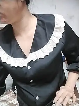 Snapshot of Mie_rose chatting on 11.04.25 Mie rose online show from 11.04.25