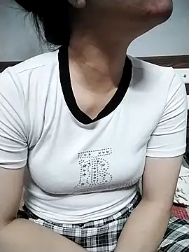 Snapshot of Mie_rose chatting on 11.12.25 Mie rose online show from 11.12.25