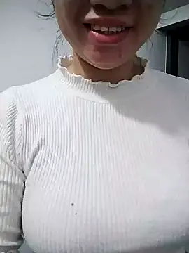 Snapshot of Mie_rose chatting on 11.18.25 Mie rose online show from 11.18.25