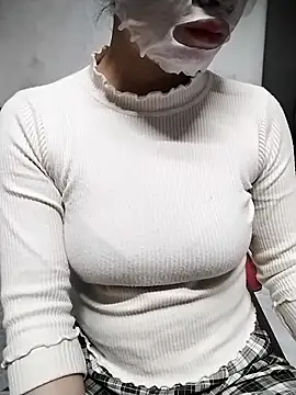 Snapshot of Mie_rose chatting on 11.22.25 Mie rose online show from 11.22.25