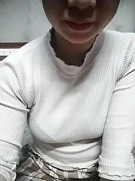 Snapshot of Mie_rose chatting on 11.24.25 Mie rose online show from 11.24.25