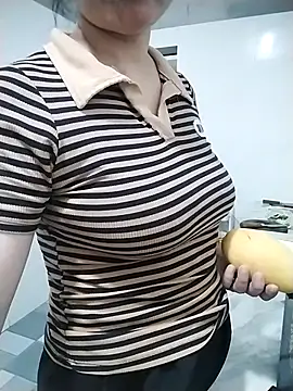 Mie rose online show from 04.19.26